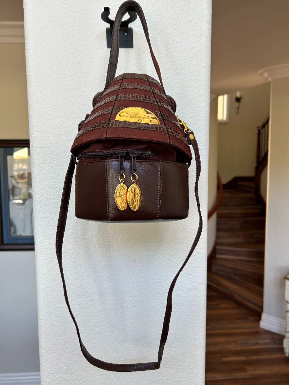 Vintage Sergio segmented style bucket hand bag